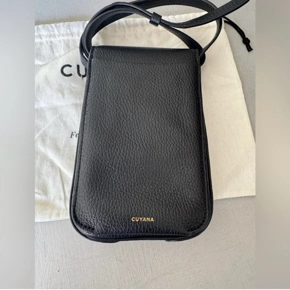 LIKE NEW Cuyana Concertina Phone Bag in Black Pebbled Leather - Picture 11 of 11